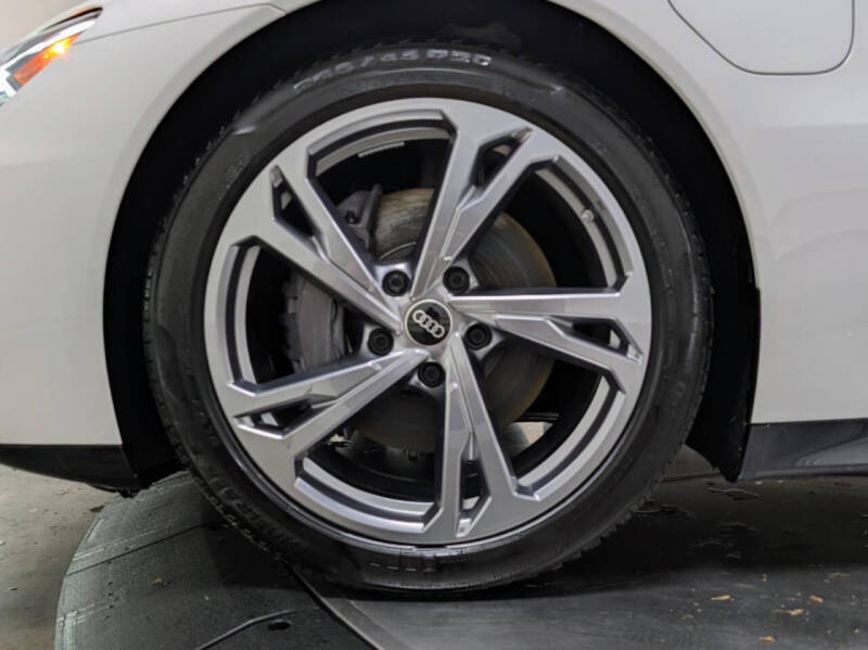 2022 Audi e-tron GT quattro Premium Plus