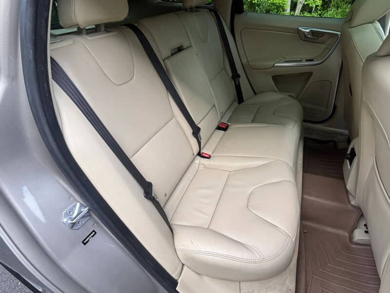 2016 Volvo XC60 T5 Drive-E Premier