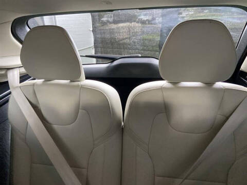 2017 Volvo XC90 T6 Momentum
