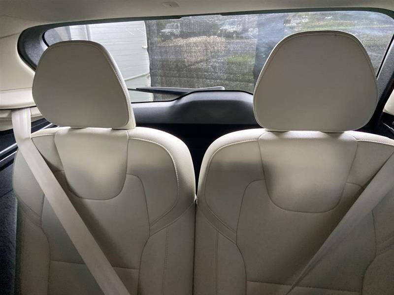 2017 Volvo XC90 T6 Momentum