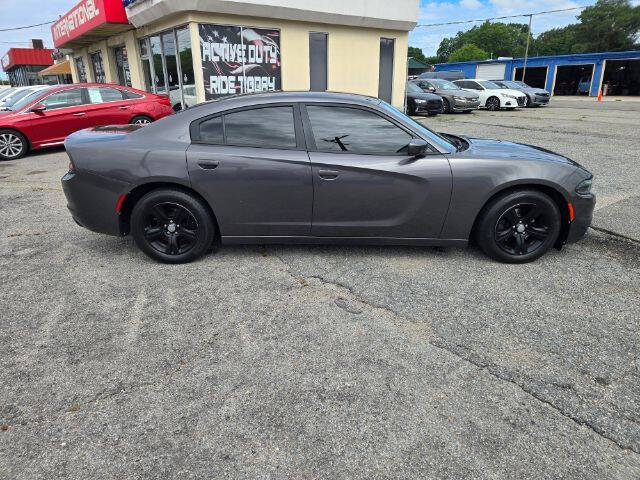 2016 Dodge Charger SE