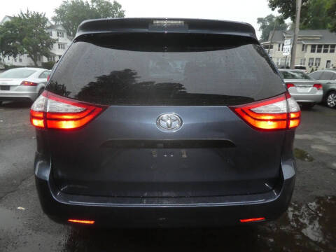 2017 Toyota Sienna L 7-Passenger