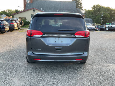 2021 Chrysler Voyager LX