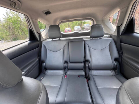 2013 Toyota Prius v Five