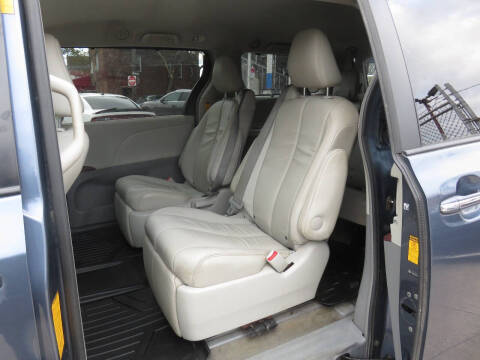 2014 Toyota Sienna XLE 7-Passenger