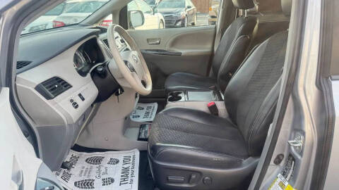 2014 Toyota Sienna SE 8-Passenger