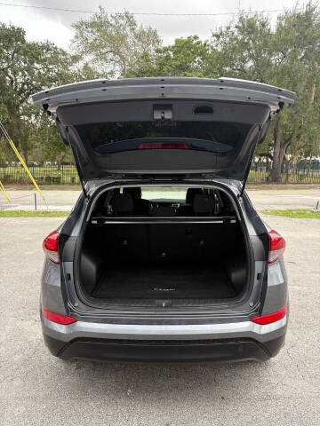 2016 Hyundai Tucson SE