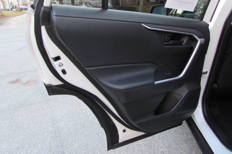 2020 Toyota RAV4 Hybrid LE