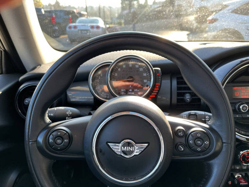 2015 MINI Cooper Base photo 24