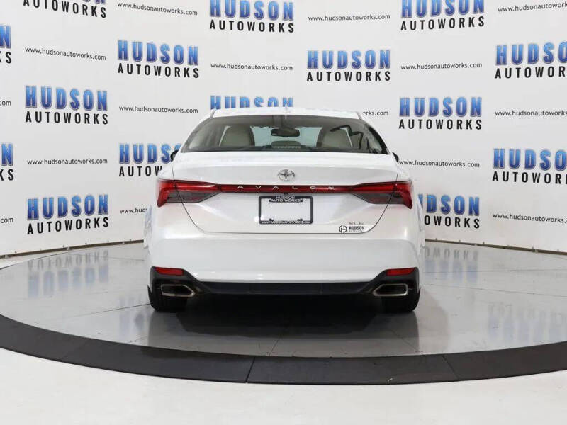 2019 Toyota Avalon XLE