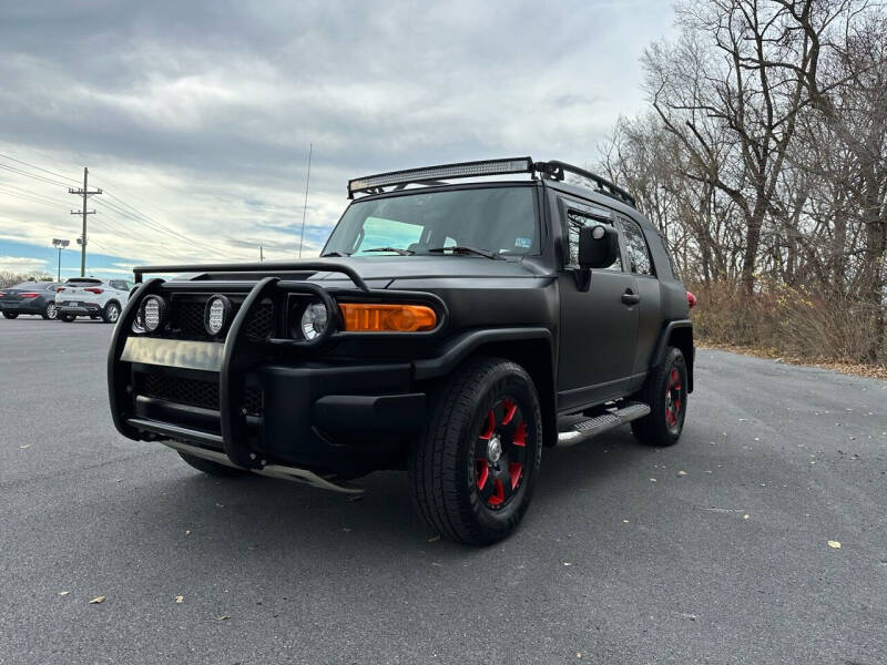 2007 Toyota FJ Cruiser for sale at PREMIER AUTO SALES in Martinsburg WV
