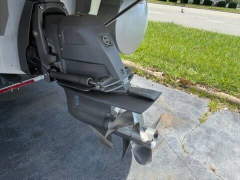 2011 Bennington 25753