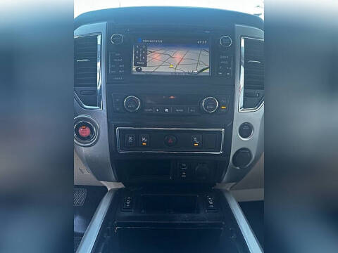 2017 Nissan Titan SV