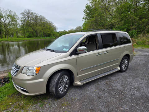 2014 Chrysler Town and Country Touring-L