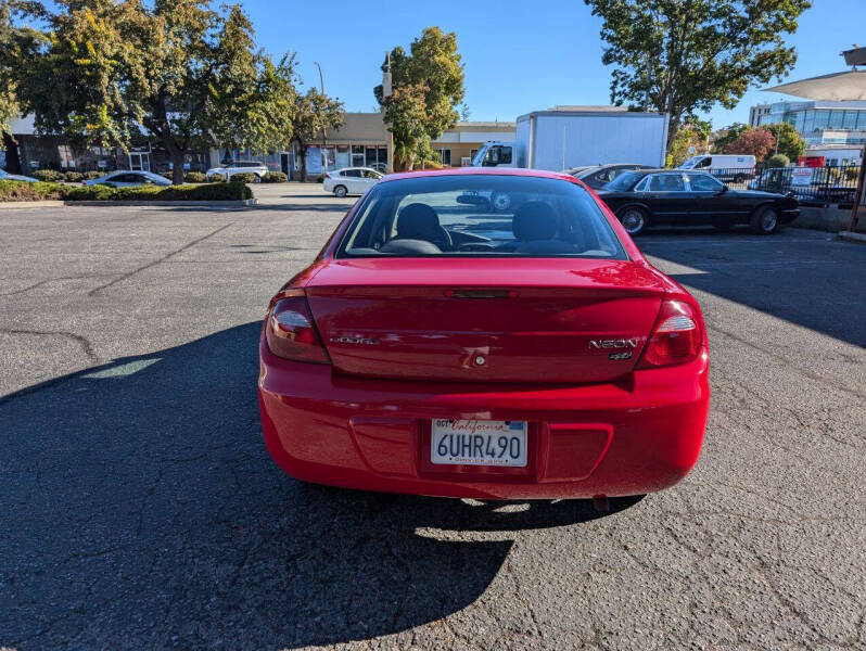 2005 Dodge Neon SXT photo 5