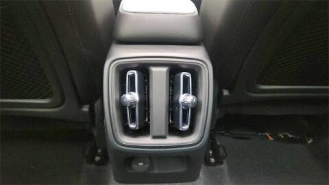 2024 Volvo XC40 B5 Plus Dark Theme