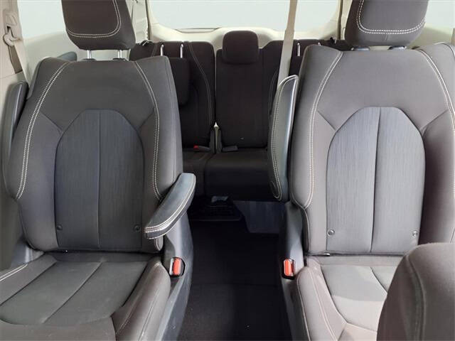 2020 Chrysler Voyager LX