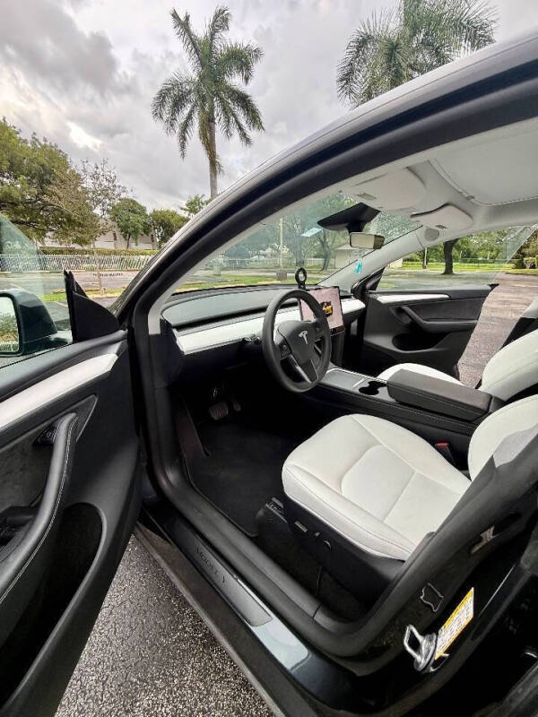 2025 Tesla Model Y Long Range