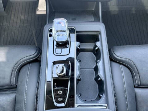 2025 Volvo XC90 T8 Ultra Bright Theme 6P