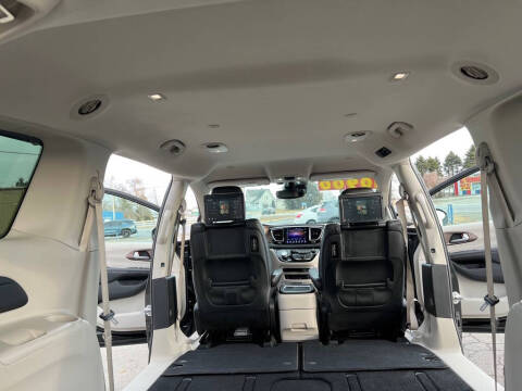 2017 Chrysler Pacifica Touring-L Plus