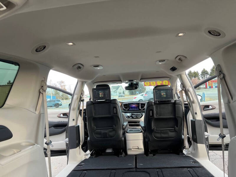 2017 Chrysler Pacifica Touring-L Plus