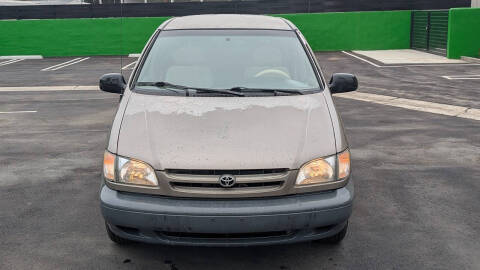 1999 Toyota Sienna CE