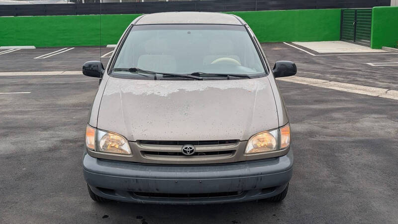 1999 Toyota Sienna CE