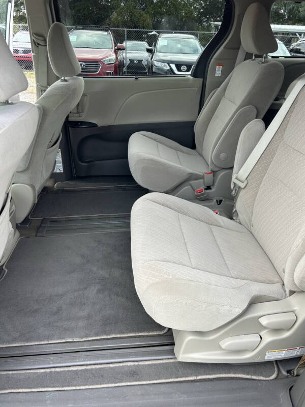 2019 Toyota Sienna LE 8-Passenger