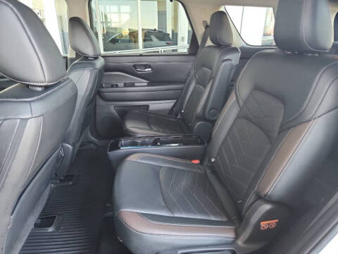 2023 Nissan Pathfinder Platinum