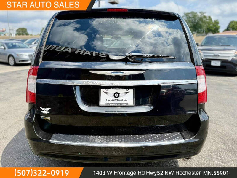 2016 Chrysler Town and Country Touring