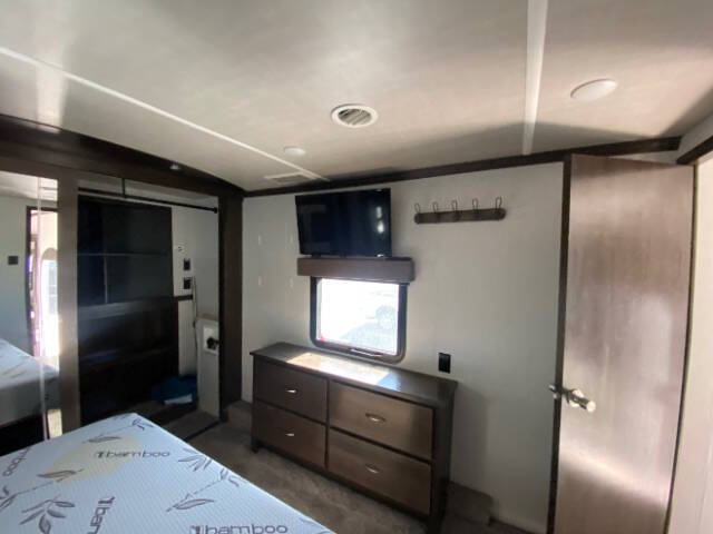 2022 Forest River CEDAR CREEK 29RW