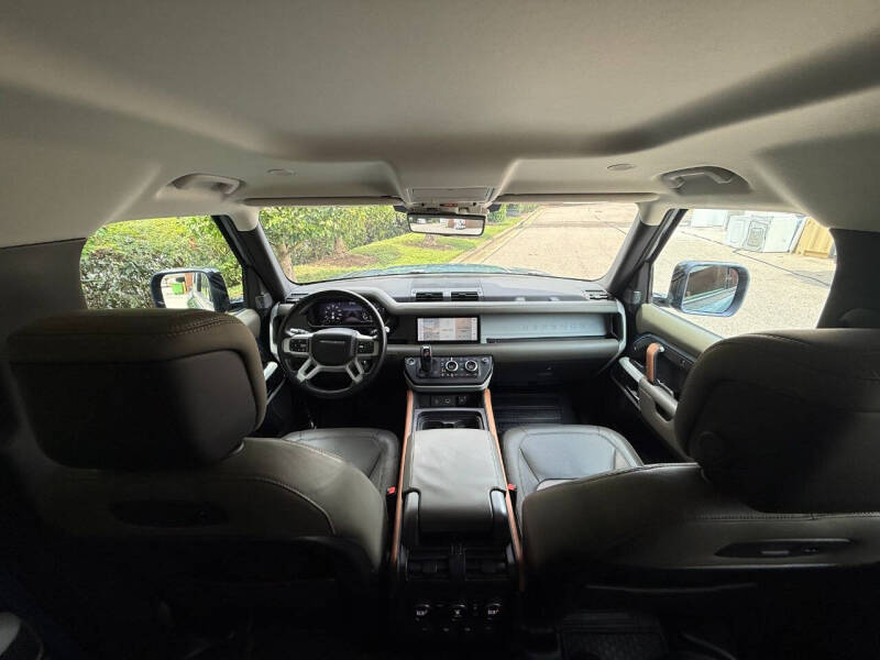 2020 Land Rover Defender 110 SE