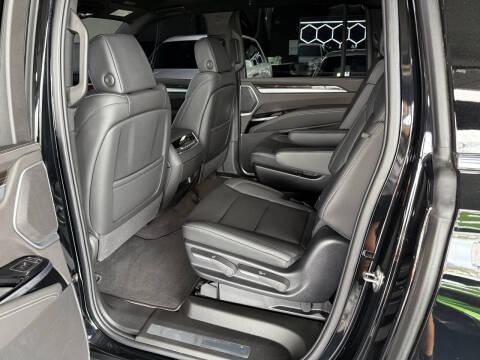 2025 Cadillac Escalade ESV Luxury