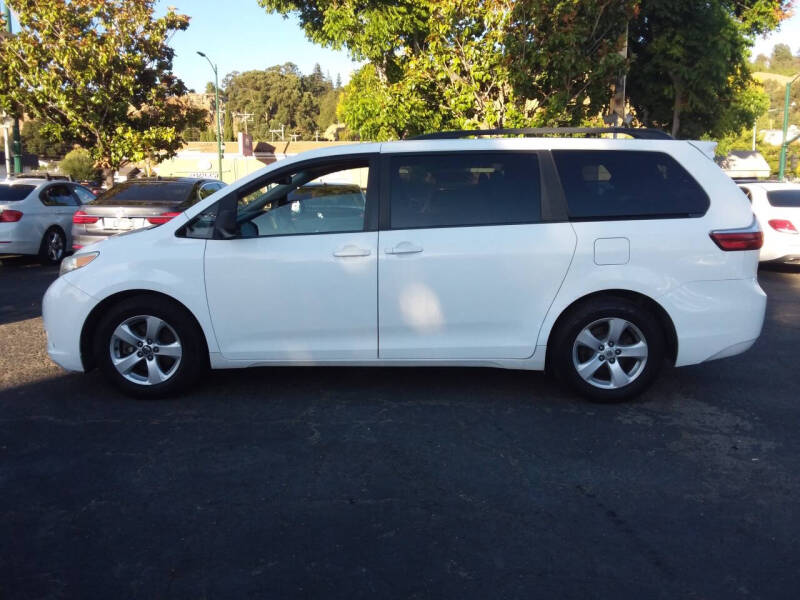 2015 Toyota Sienna LE 8-Passenger