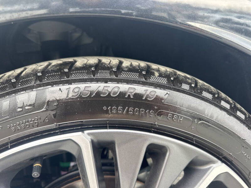 2025 Toyota Prius XLE