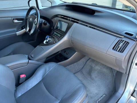 2010 Toyota Prius III