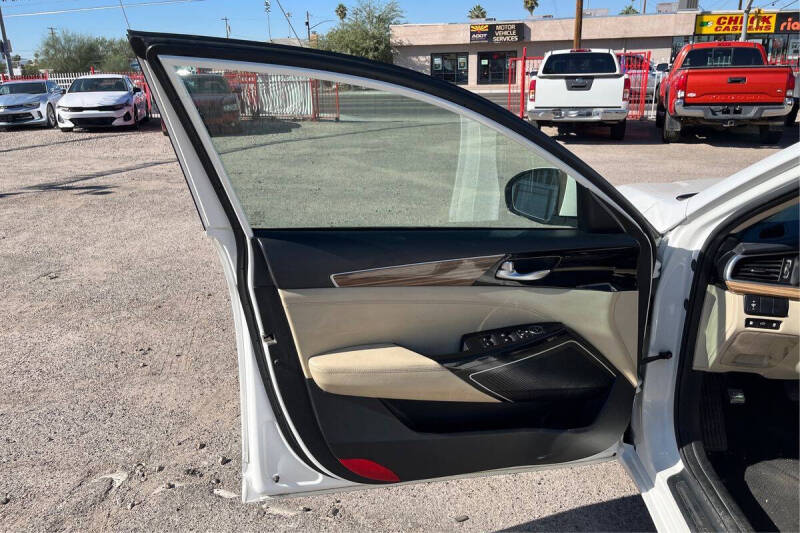 2018 Kia Cadenza Premium