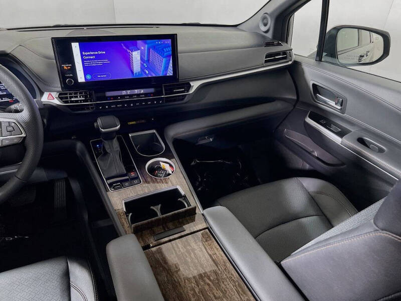 2025 Toyota Sienna Platinum 7-Passenger