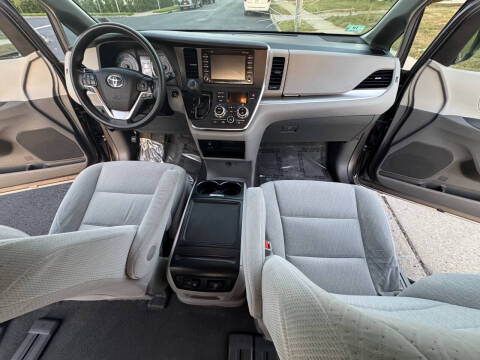 2019 Toyota Sienna LE 8-Passenger