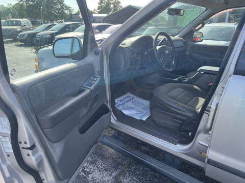 2004 Ford Explorer XLS