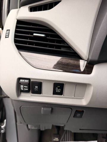 2016 Toyota Sienna XLE Premium 8-Passenger