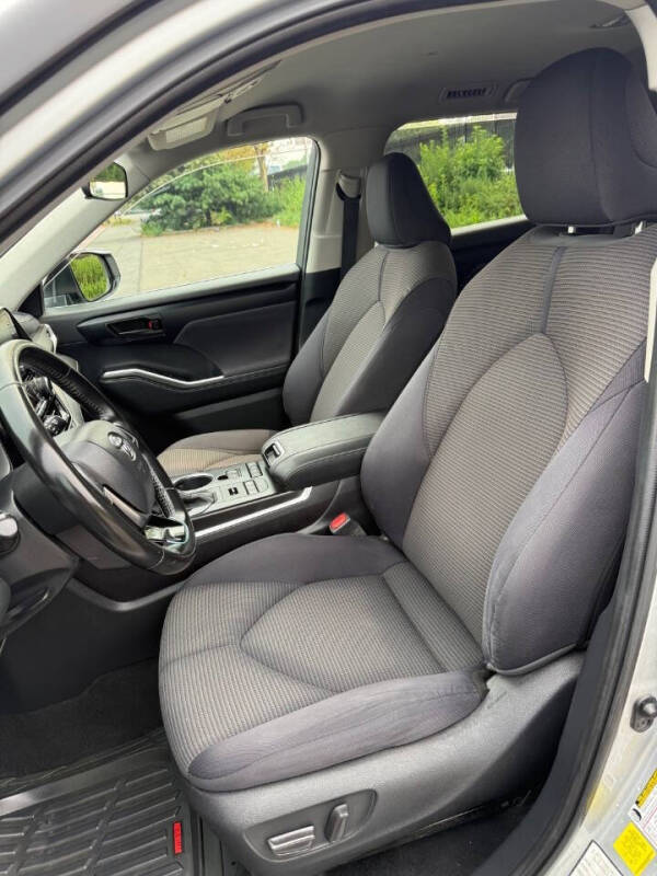 2021 Toyota Highlander LE