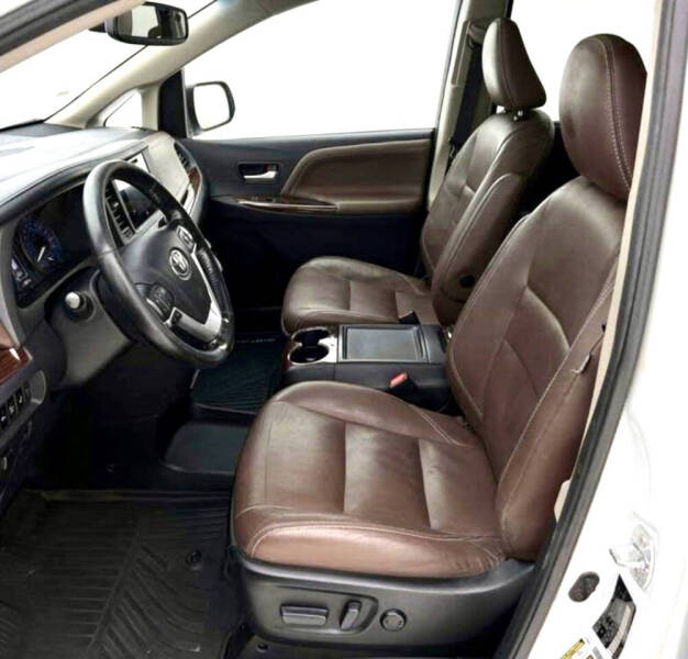 2017 Toyota Sienna Limited Premium 7-Passenger