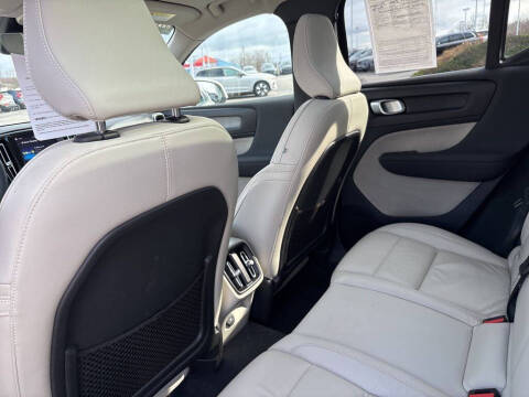 2023 Volvo XC40 B5 Plus Bright Theme