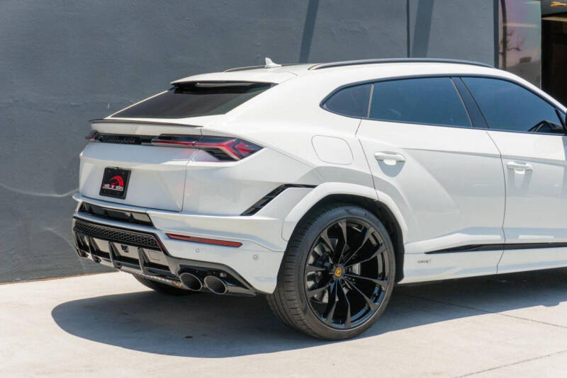 2023 Lamborghini Urus S