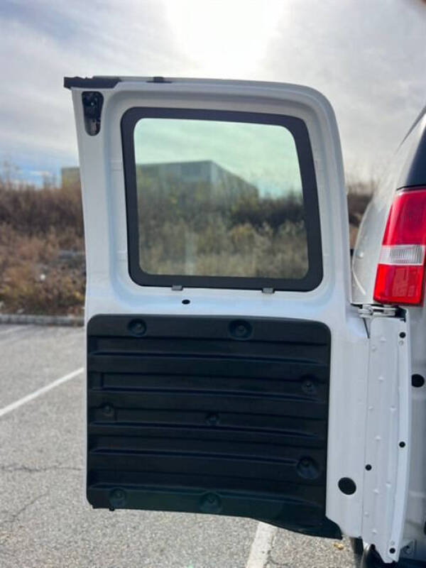 2023 GMC Savana 2500