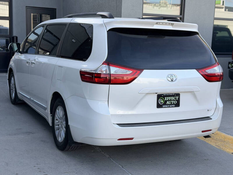 2016 Toyota Sienna XLE 8-Passenger