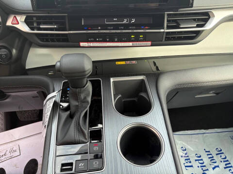 2026 Toyota Sienna LE 8-Passenger