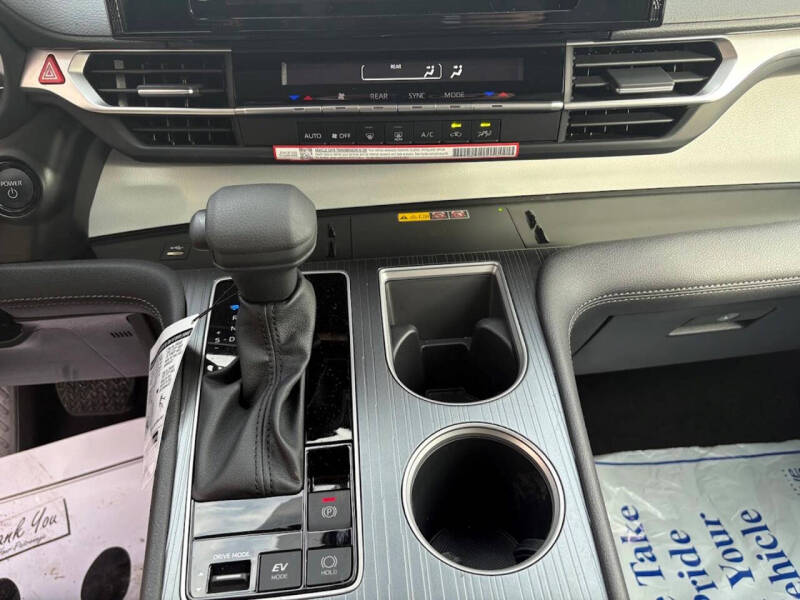 2026 Toyota Sienna LE 8-Passenger