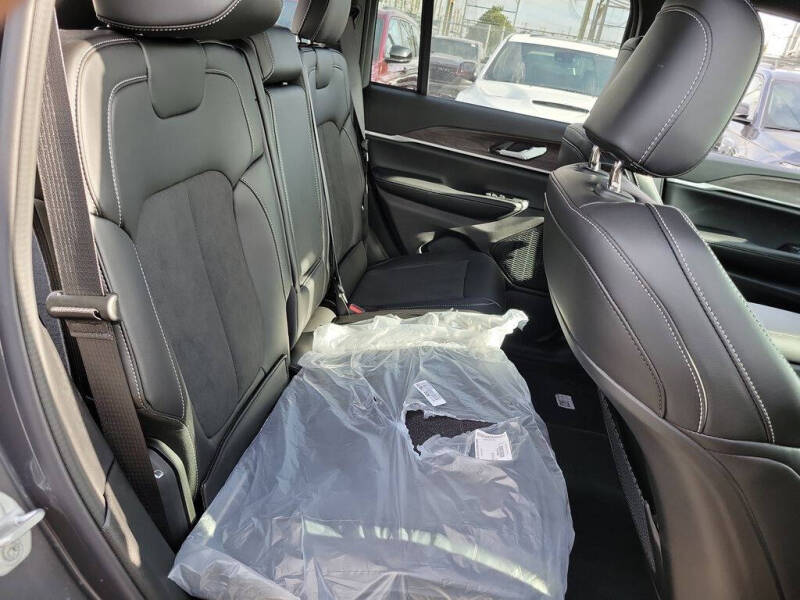2026 Jeep Grand Cherokee Altitude
